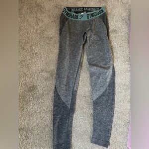 SMALL GYMSHARK LEGGINGS